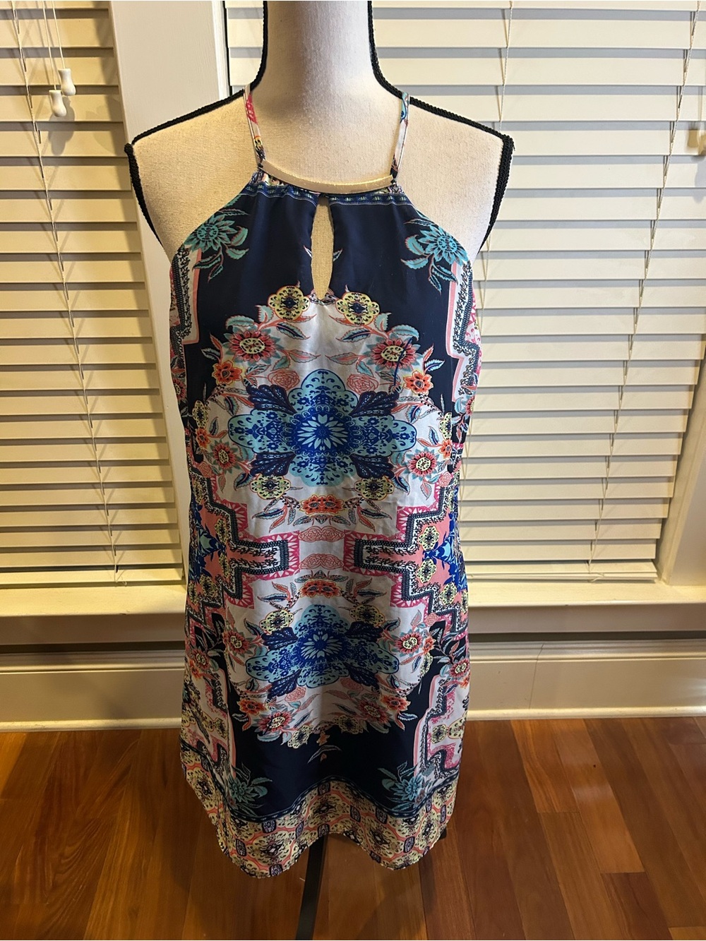 Luxology Size 8 Shift Dress Floral Print Sleeveless High Neck Lined Women’s